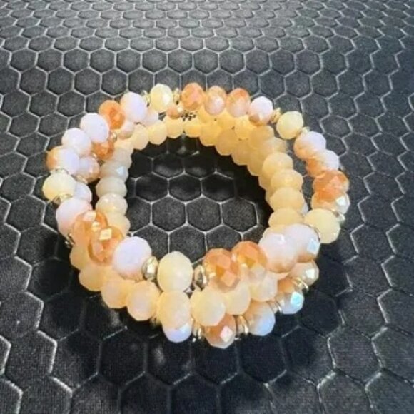 Venice BY The Sea Jewelry Jewelry - Beaded Bracelet with Peach and White Glass Beads